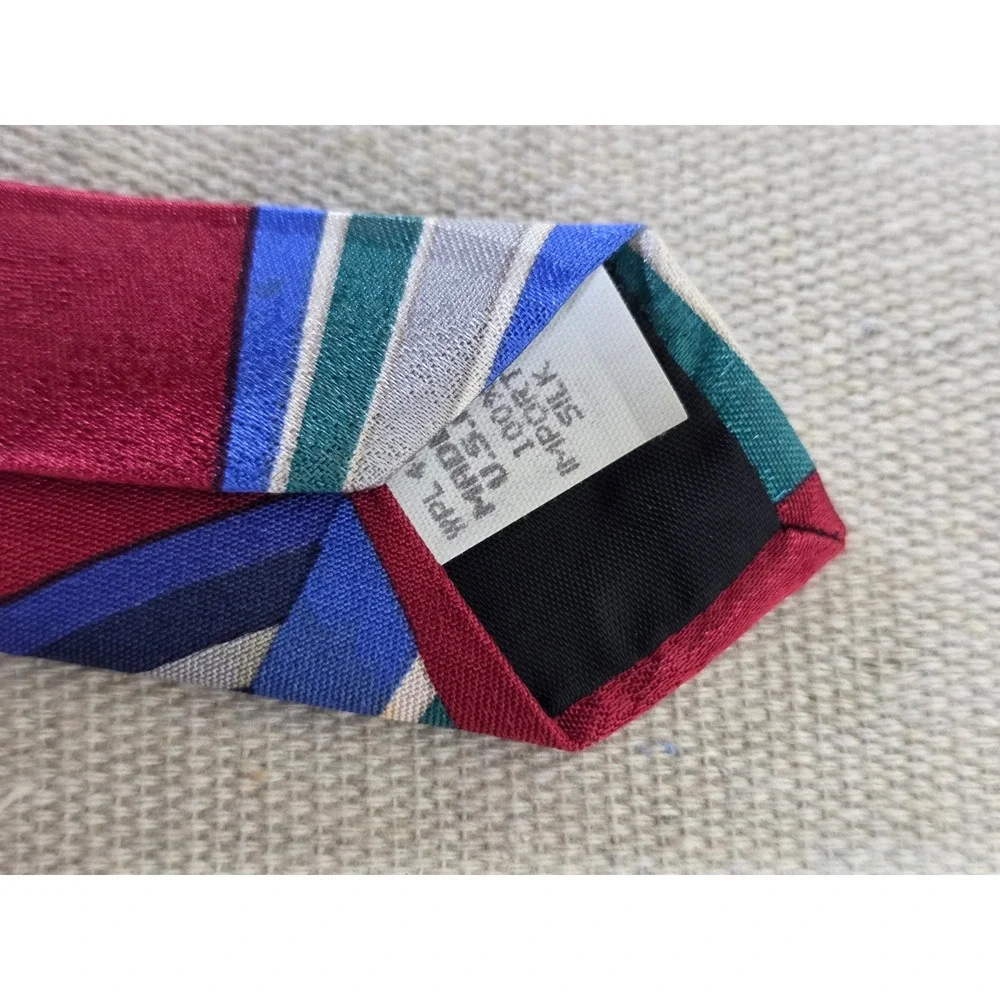 JT Beckett Mens Silk Tie Red Blue Green Geometric Abstract Striped Vintage 59
